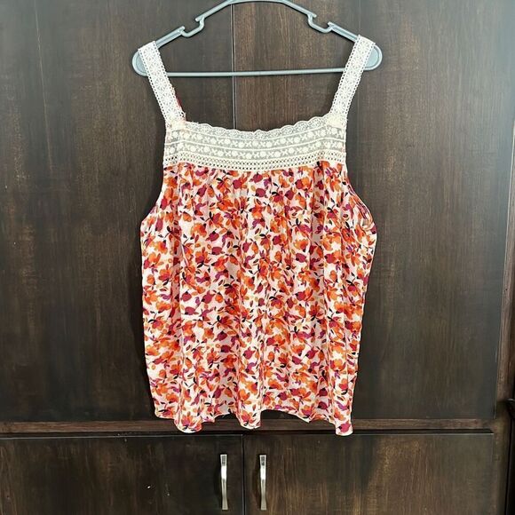 NWT TORRID GAUZE CROCHET DETAIL TANK SIZE 1X - Picture 2 of 5